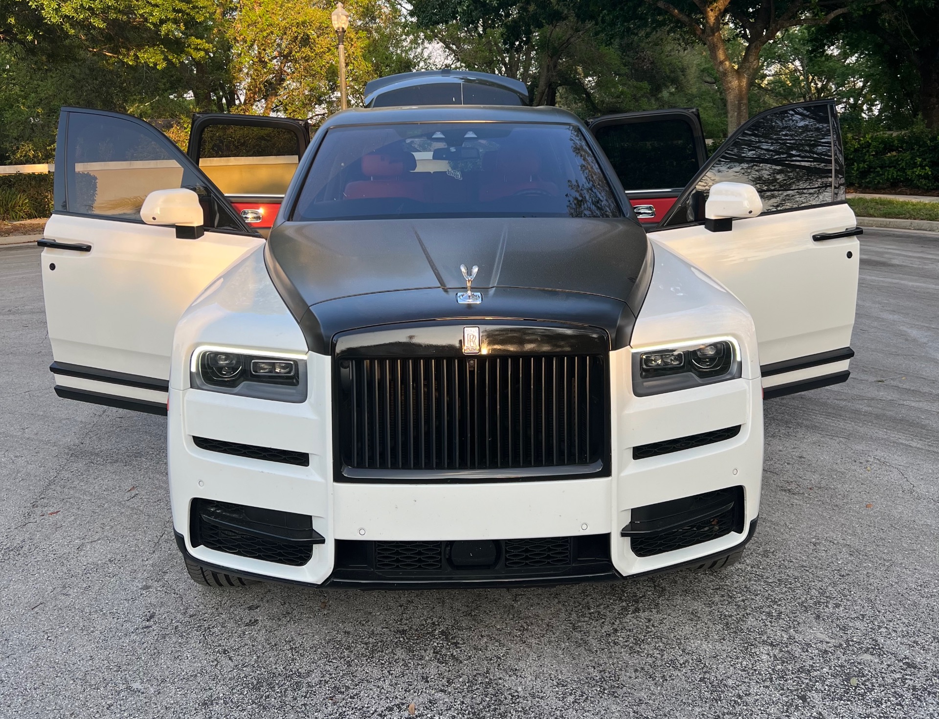 Rolls Royce Cullinan (2019) - The Best Luxury SUV! 