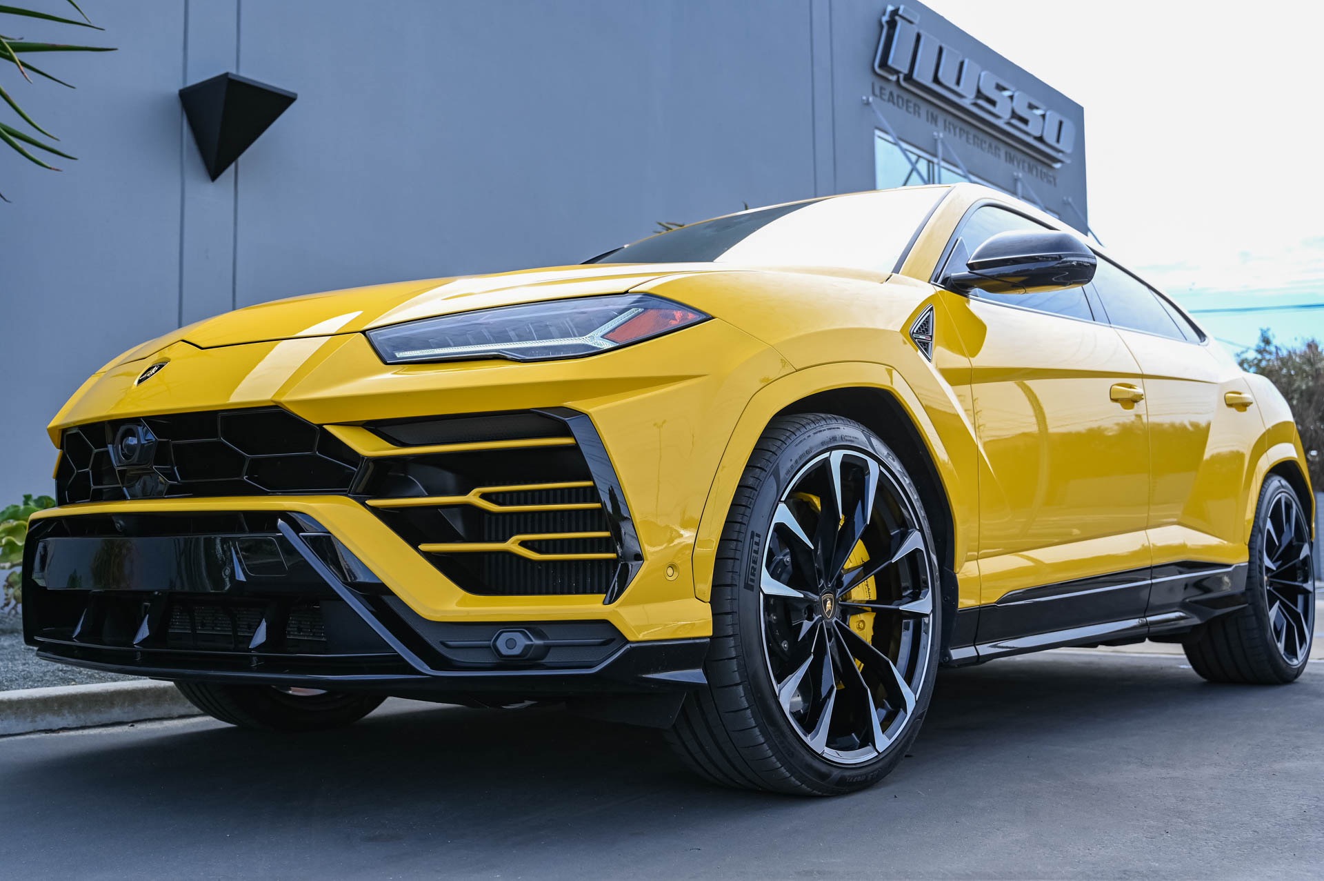 Descubrir 72+ imagen lamborghini urus inventory - Abzlocal.mx