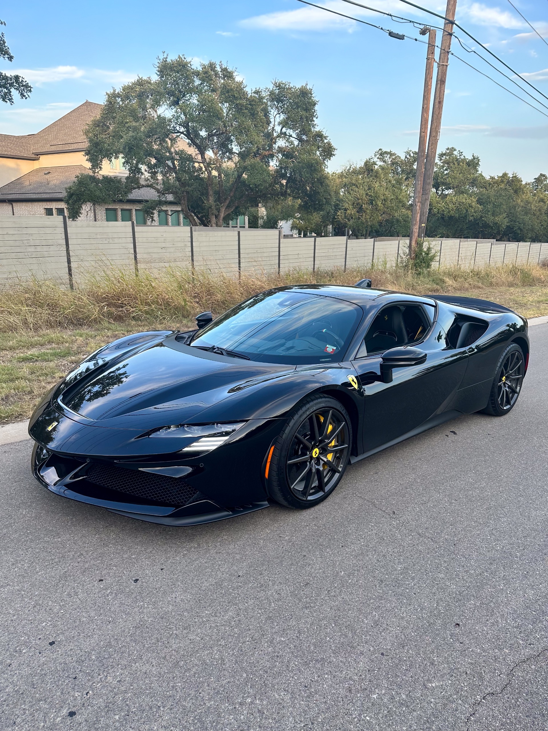 Black Ferrari Spider 2022